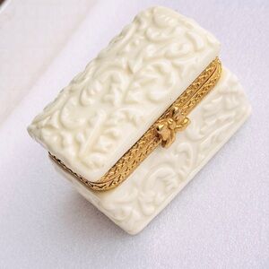 VINTAGE Hollywood Regency Ivory Ceramic Trinket Box w Gold Trim Bow & Hinge